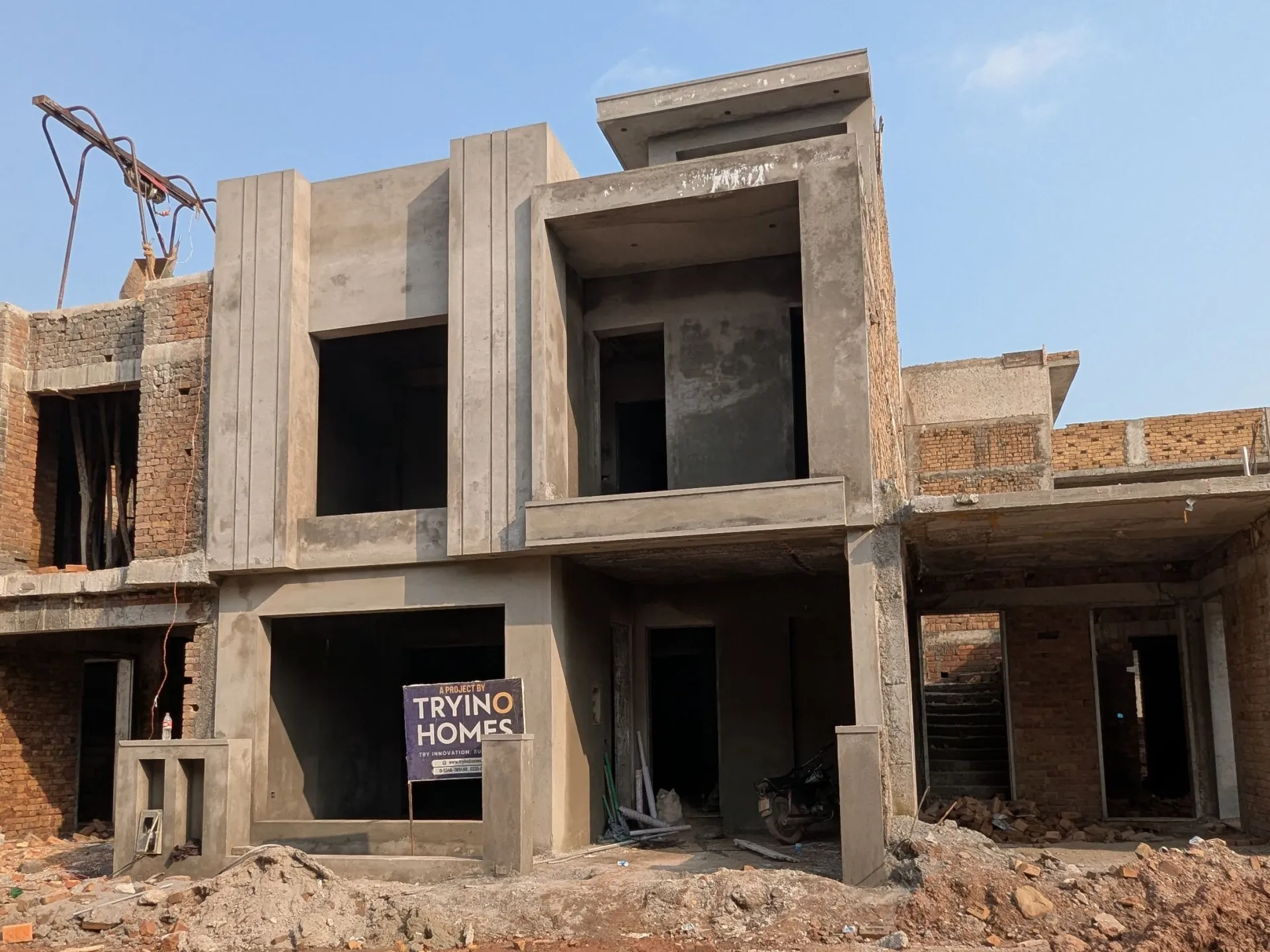 Ongoing Grey Structure construction by Tryino Homes in Parkview City, Plot B-503 — photo 8