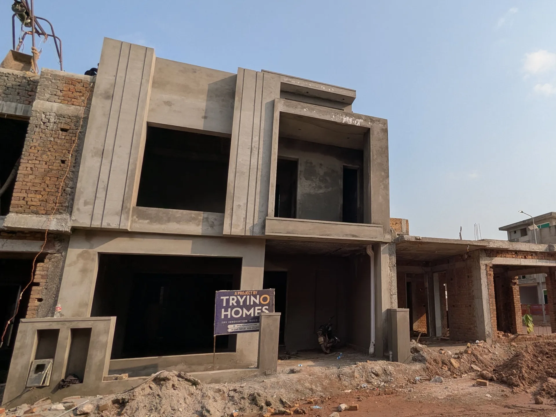 Ongoing Grey Structure construction by Tryino Homes in Parkview City, Plot B-503 — photo 3