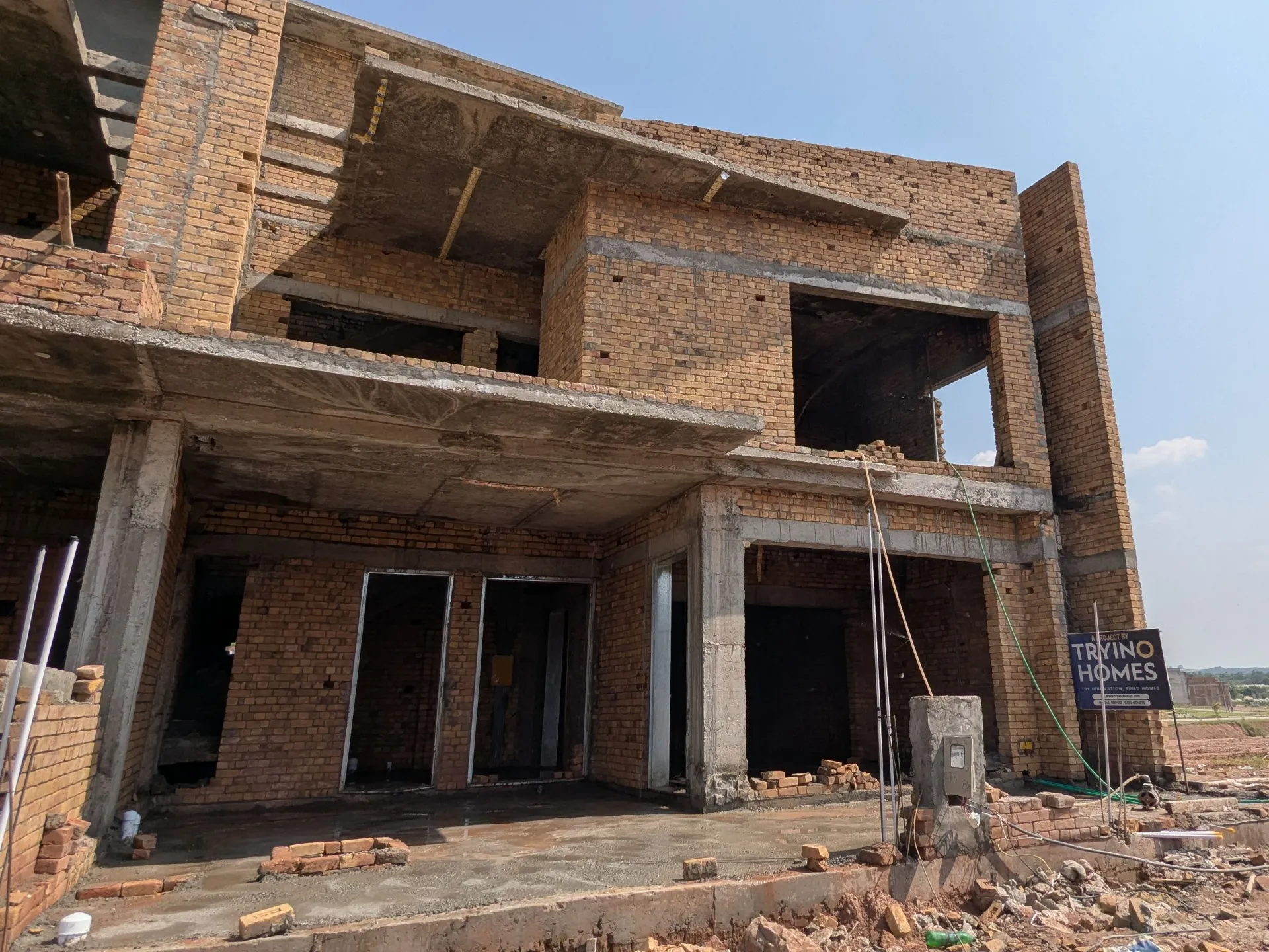 Ongoing Grey Structure construction by Tryino Homes in Parkview City, Plot C-74 — photo 3